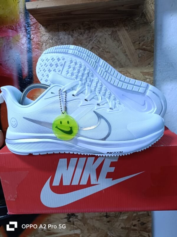 White Nike Zoom Trainers