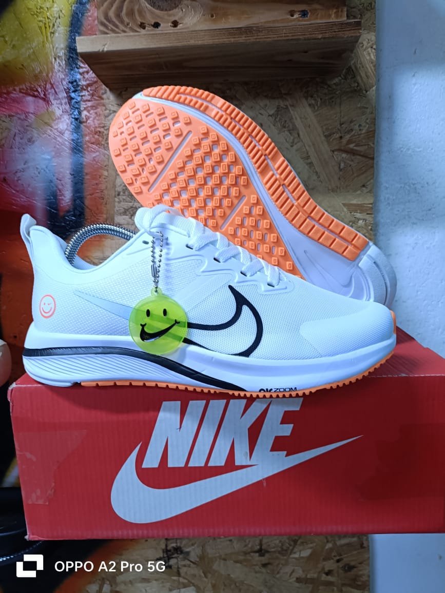White Nike Zoom Trainers
